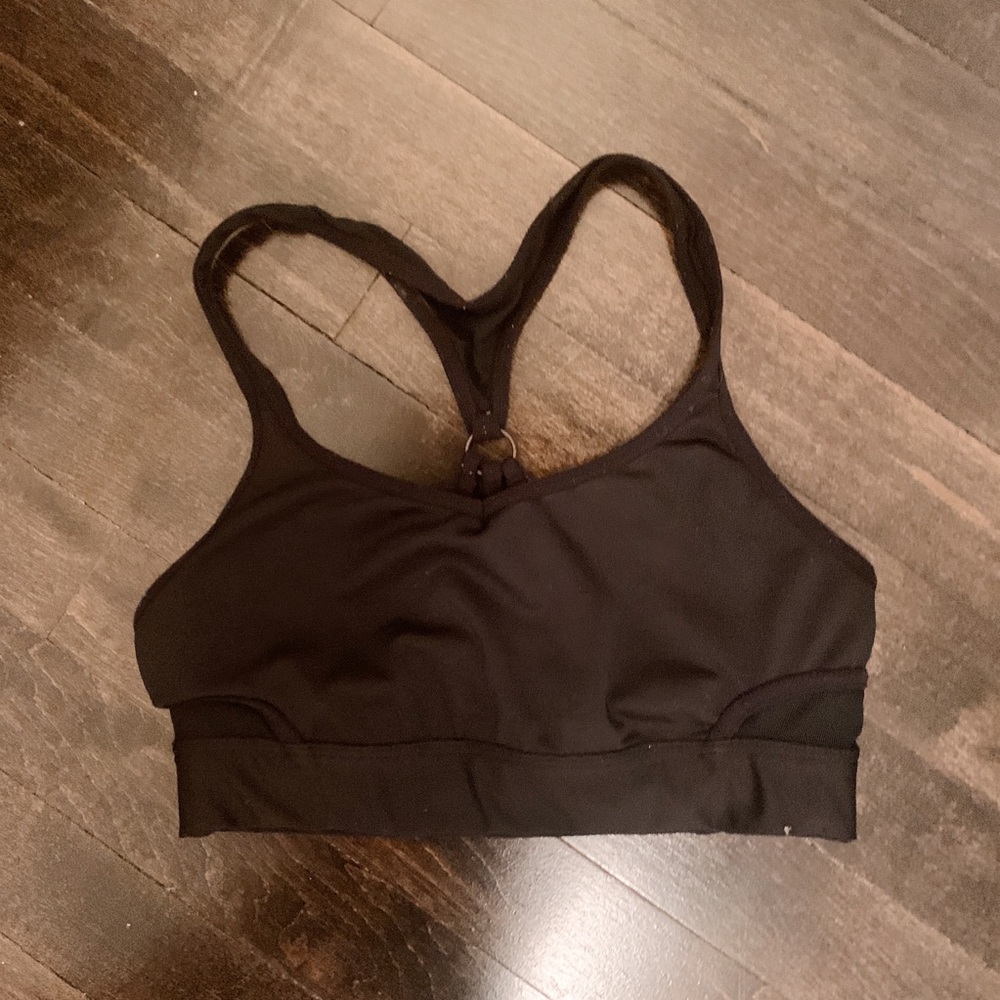 black sports bra